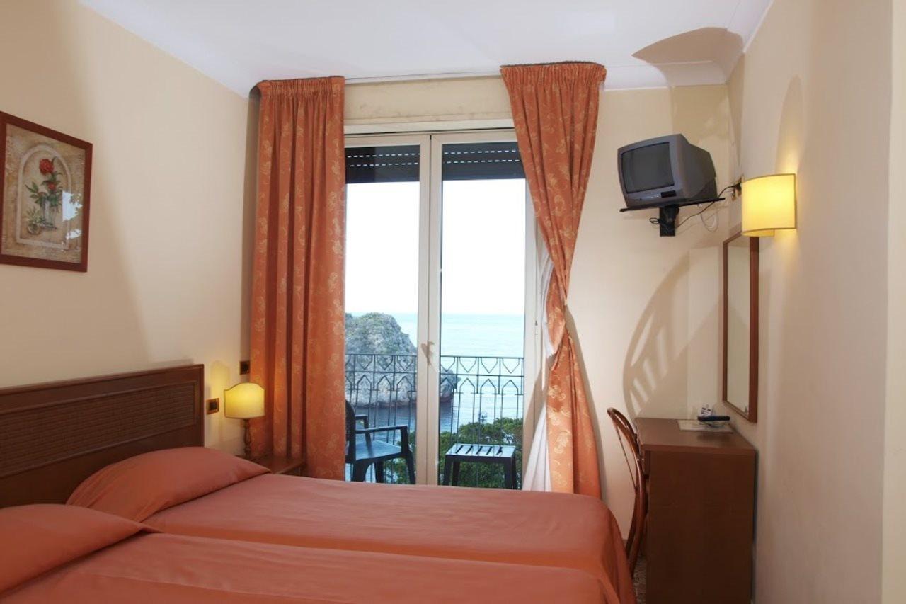 Hotel Villa Bianca Resort タオルミーナ エクステリア 写真