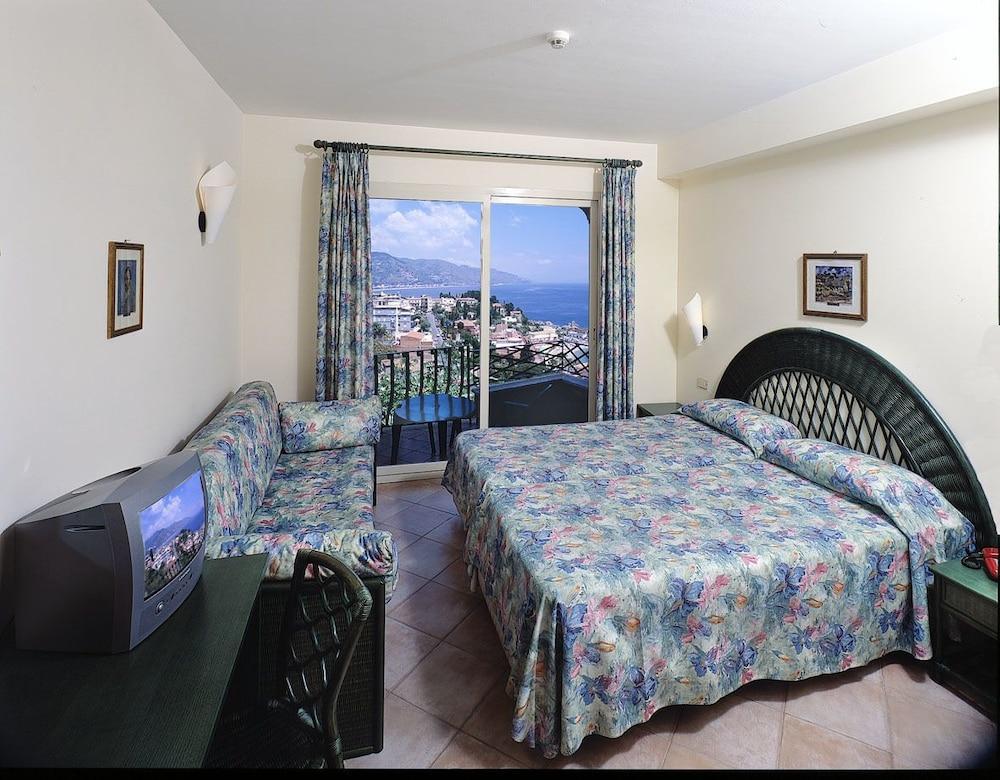 Hotel Villa Bianca Resort タオルミーナ エクステリア 写真