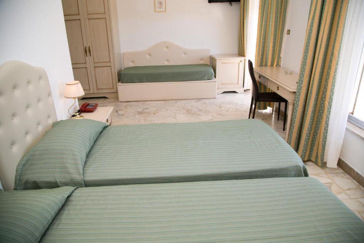 Hotel Villa Bianca Resort タオルミーナ エクステリア 写真