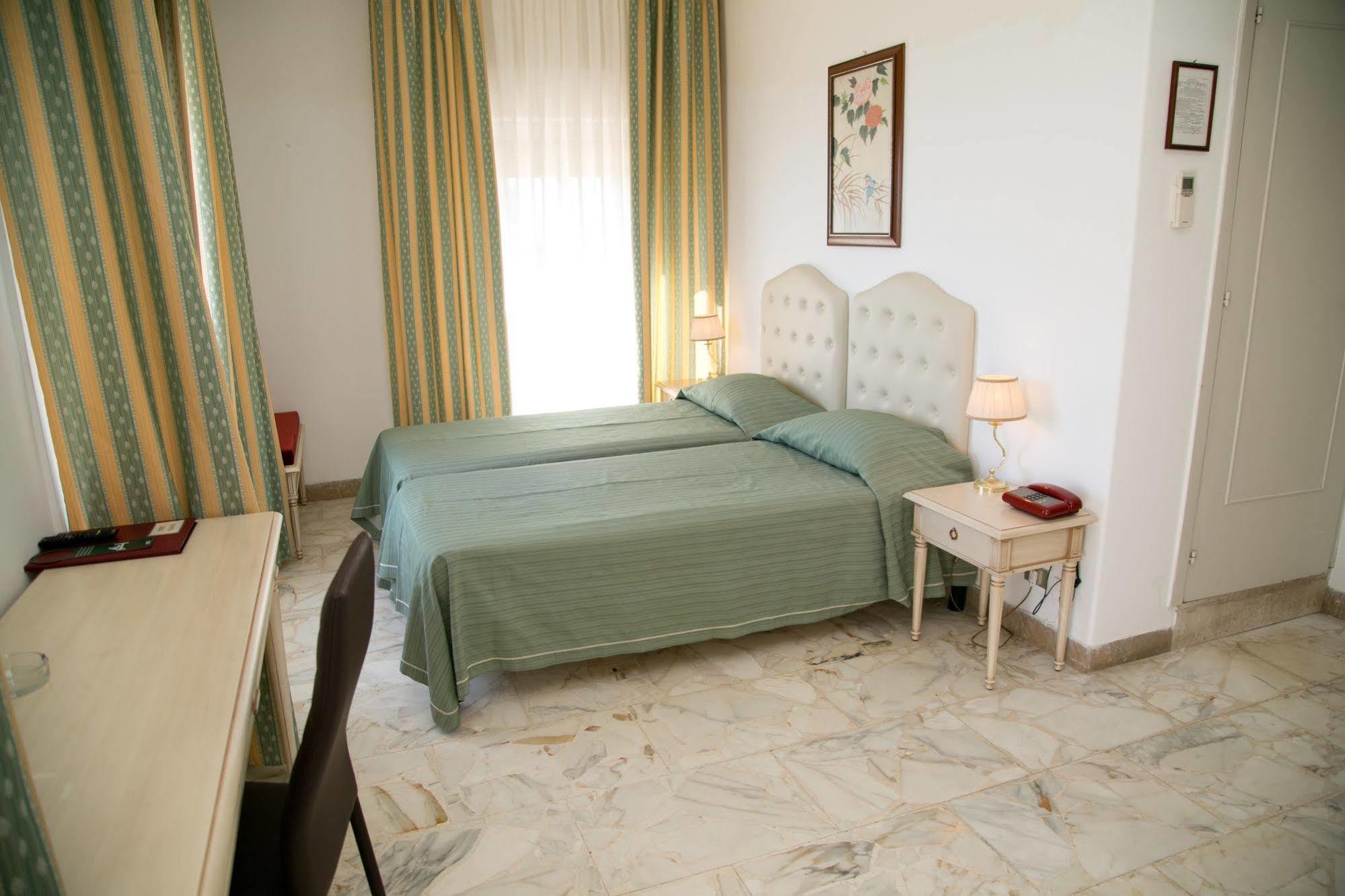 Hotel Villa Bianca Resort タオルミーナ エクステリア 写真