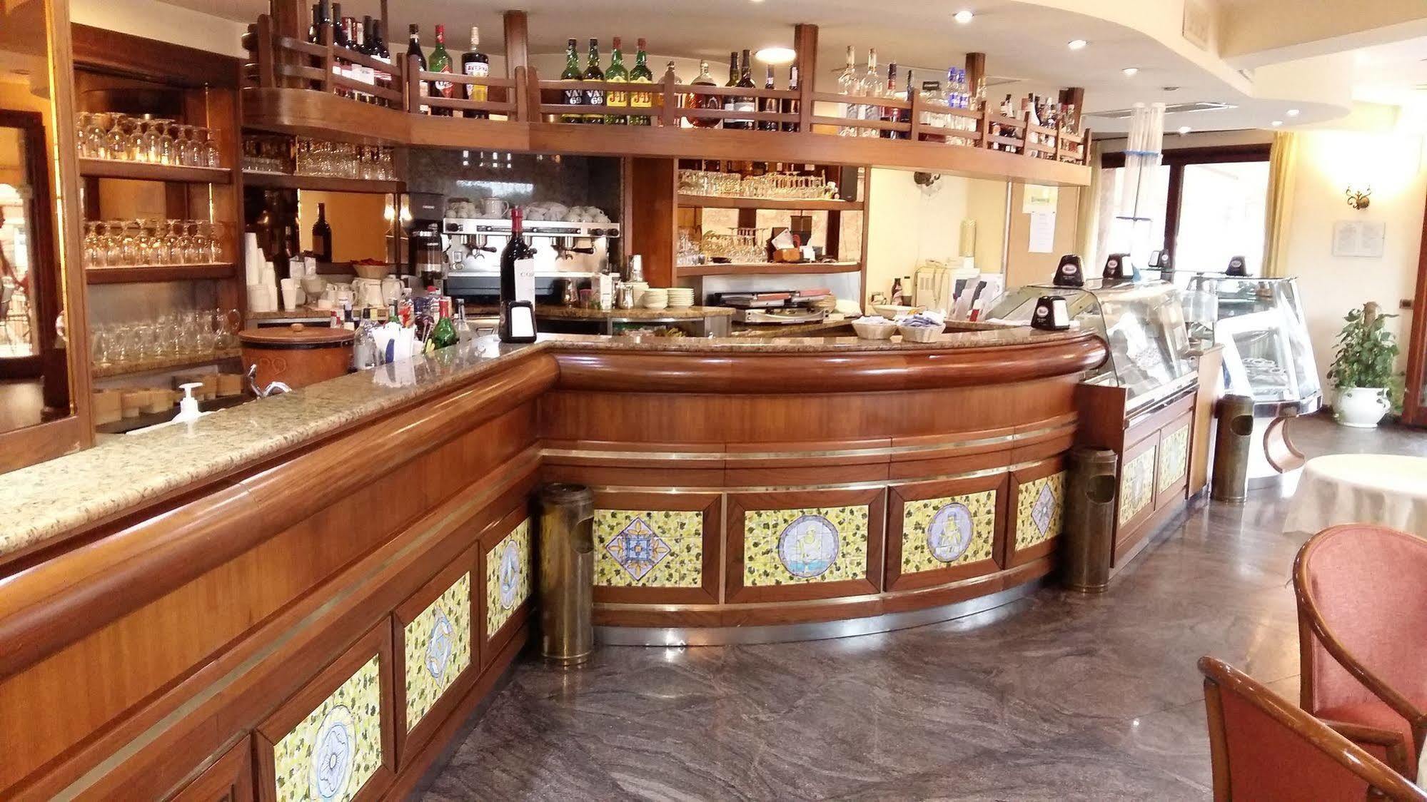 Hotel Villa Bianca Resort タオルミーナ エクステリア 写真